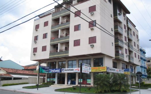 Apto. 2 dormitórios (1 suíte) na quadra do mar – CENTRINHO