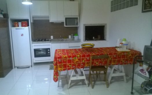 Casa 3 dormitórios (1 suíte) + 1 edícula completa – Próximo ao Mar