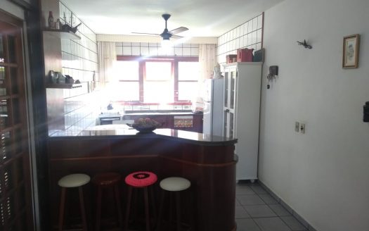 Casa 3 dormitórios (1 suíte) + 1 edícula completa – Próximo ao Mar