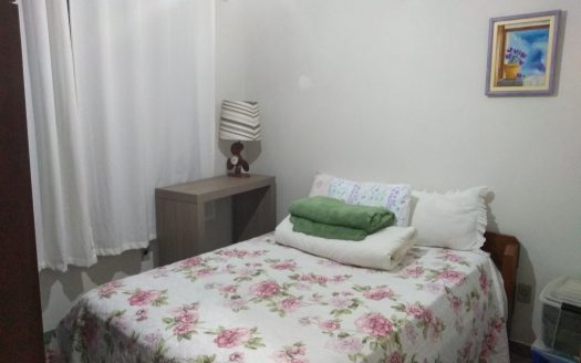 Casa 3 dormitórios (1 suíte) + 1 edícula completa – Próximo ao Mar