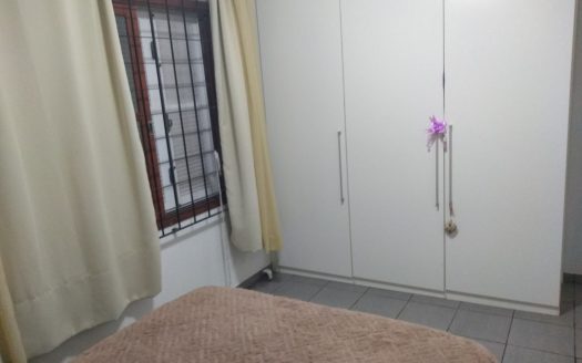 Casa 3 dormitórios (1 suíte) + 1 edícula completa – Próximo ao Mar