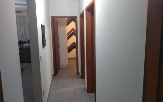 Casa 3 dormitórios (1 suíte) + 1 edícula completa – Próximo ao Mar
