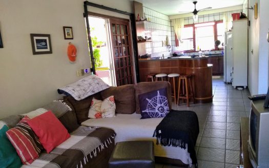 Casa 3 dormitórios (1 suíte) + 1 edícula completa – Próximo ao Mar