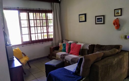 Casa 3 dormitórios (1 suíte) + 1 edícula completa – Próximo ao Mar