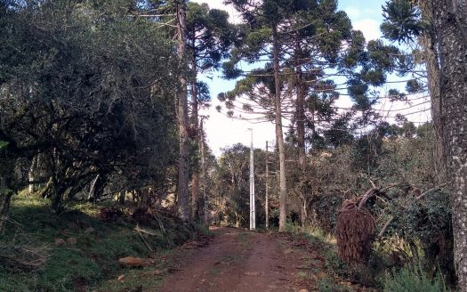 Urubici:  Linda propriedade fundos para um rio