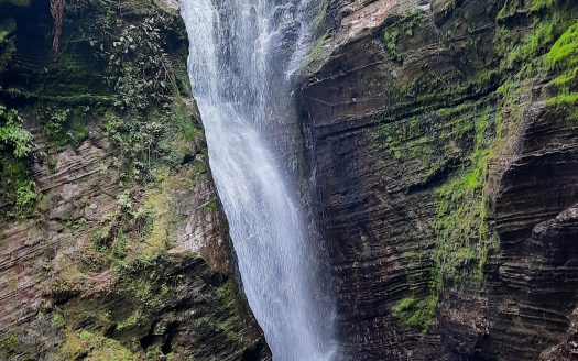 Propriedade na Serra Catarinense com Linda cachoeira !