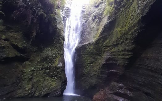 Propriedade na Serra Catarinense com Linda cachoeira !