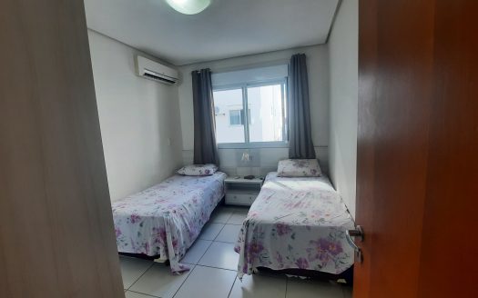 CANASVIEIRAS:  2 Dorms. (1 suíte) na quadra do mar !