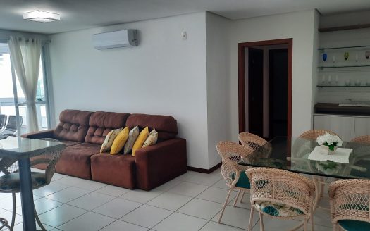 CANASVIEIRAS:  2 Dorms. (1 suíte) na quadra do mar !