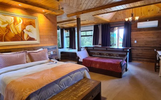 BOM RETIRO :  CHALÉ DE LUXO c/banheiro hidro