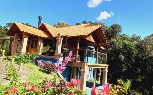 BOM RETIRO :  CHALÉ DE LUXO c/banheiro hidro