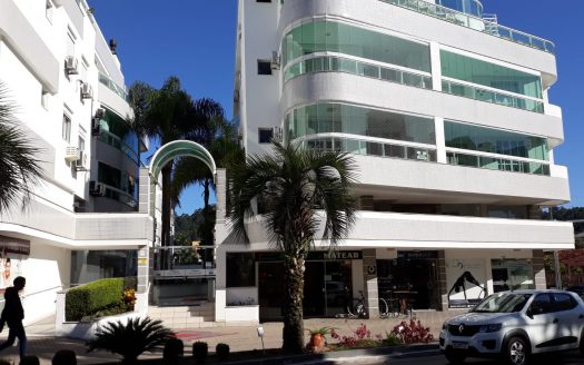 CANASVIEIRAS:  2 Dorms. (1 suíte) na quadra do mar !