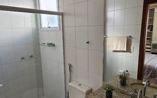 CANASVIEIRAS:  2 Dorms. (1 suíte) na quadra do mar !