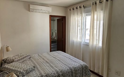 CANASVIEIRAS:  2 Dorms. (1 suíte) na quadra do mar !