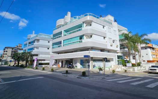 CANASVIEIRAS:  2 Dorms. (1 suíte) na quadra do mar !