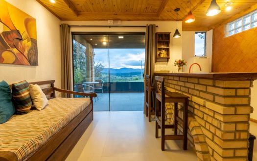 BOM RETIRO :  CHALÉ DE LUXO c/banheiro hidro