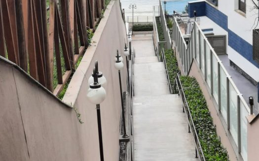 JURERÊ:   FRENTE IATE CLUB – 1 DORM. c/LINDA VISTA PARA A BAÍA