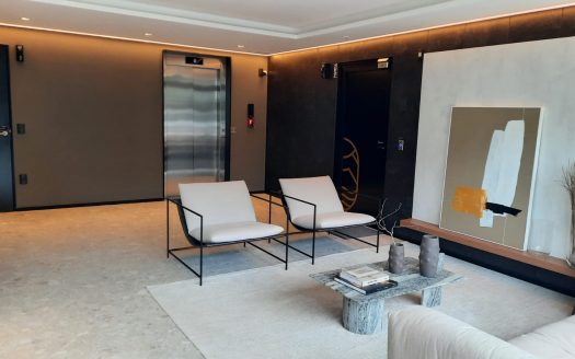 JURERÊ:   FRENTE IATE CLUB – 1 DORM. c/LINDA VISTA PARA A BAÍA