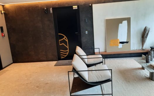 JURERÊ:   FRENTE IATE CLUB – 1 DORM. c/LINDA VISTA PARA A BAÍA