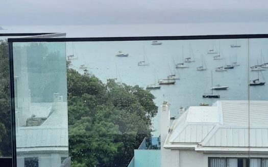 JURERÊ:   FRENTE IATE CLUB – 1 DORM. c/LINDA VISTA PARA A BAÍA