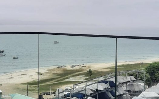 JURERÊ:   FRENTE IATE CLUB – 1 DORM. c/LINDA VISTA PARA A BAÍA