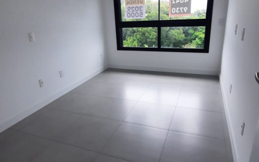 JURERÊ:   FRENTE IATE CLUB – 1 DORM. c/LINDA VISTA PARA A BAÍA