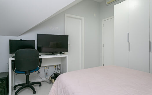 JURERÊ INTERNACIONAL: EXCELENTE CASA – 326 m2