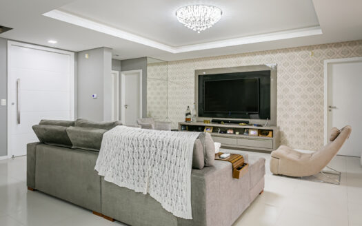 JURERÊ INTERNACIONAL: EXCELENTE CASA – 326 m2