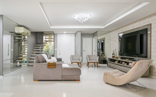 JURERÊ INTERNACIONAL: EXCELENTE CASA – 326 m2