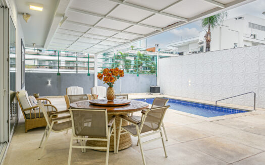 JURERÊ INTERNACIONAL: EXCELENTE CASA – 326 m2