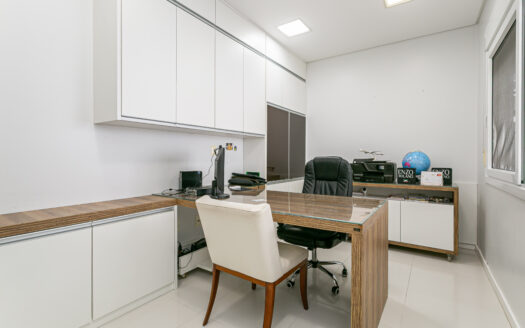 JURERÊ INTERNACIONAL: EXCELENTE CASA – 326 m2