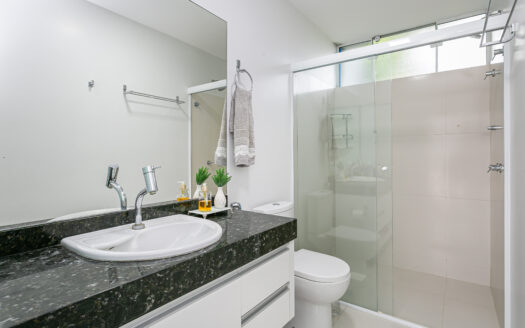JURERÊ INTERNACIONAL: EXCELENTE CASA – 326 m2