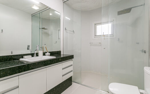 JURERÊ INTERNACIONAL: EXCELENTE CASA – 326 m2