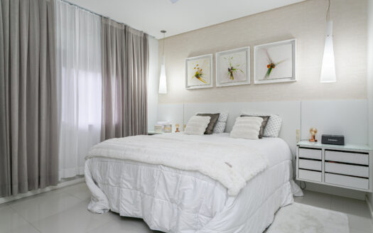 JURERÊ INTERNACIONAL: EXCELENTE CASA – 326 m2