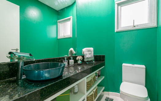 JURERÊ INTERNACIONAL: EXCELENTE CASA – 326 m2