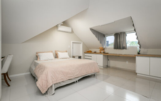 JURERÊ INTERNACIONAL: EXCELENTE CASA – 326 m2