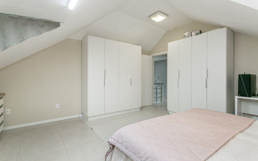 JURERÊ INTERNACIONAL: EXCELENTE CASA – 326 m2