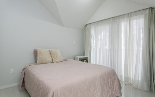 JURERÊ INTERNACIONAL: EXCELENTE CASA – 326 m2